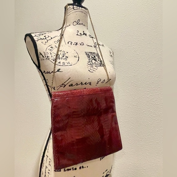 VTG 70’s Genuine Snakeskin Clutch Shoulder Bag Red Gold chain strap Flap Rare - Picture 11 of 16